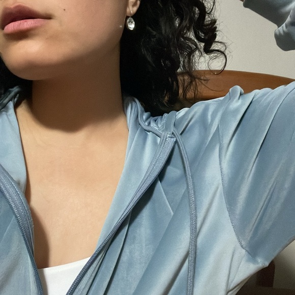 BRAND NEW - Alo Velour Glimmer Zip Up Sweater in Steel Blue - Picture 4 of 8